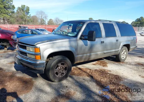 1999 Chevrolet Suburban 1500 Lt z USA, uszkodzony, nr VIN 3GNFK16R3XG157910